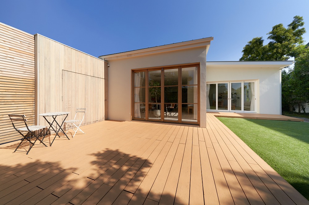 憩いの庭や機能的なアプローチを実現